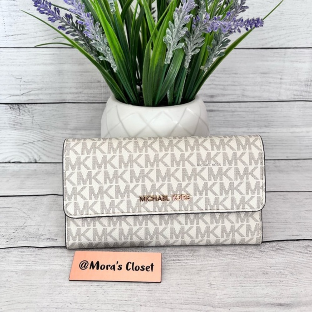 🦋Michael Kors Trifold Wallet